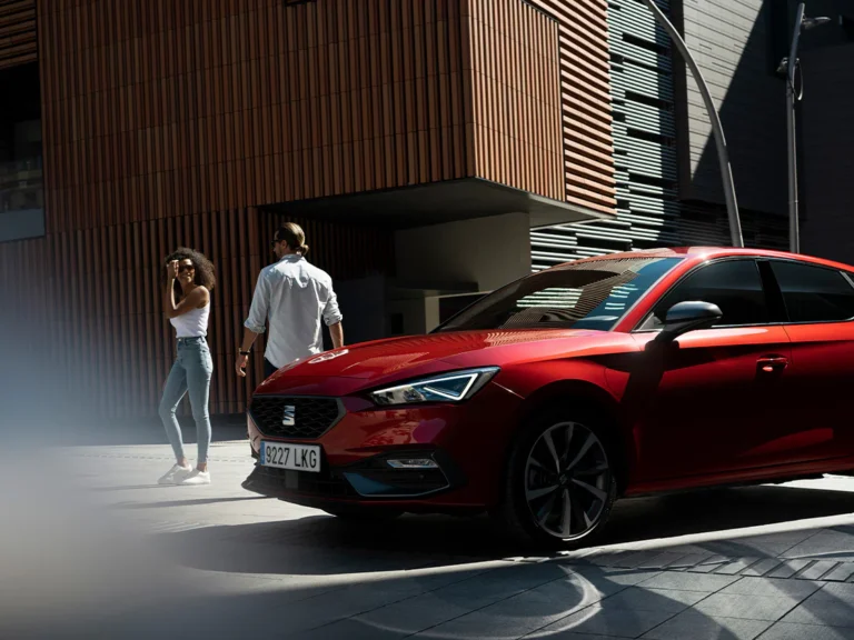 seat-leon-red-outdoors-setting